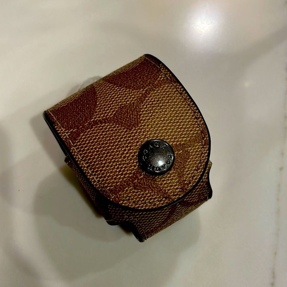 Coach earbud case